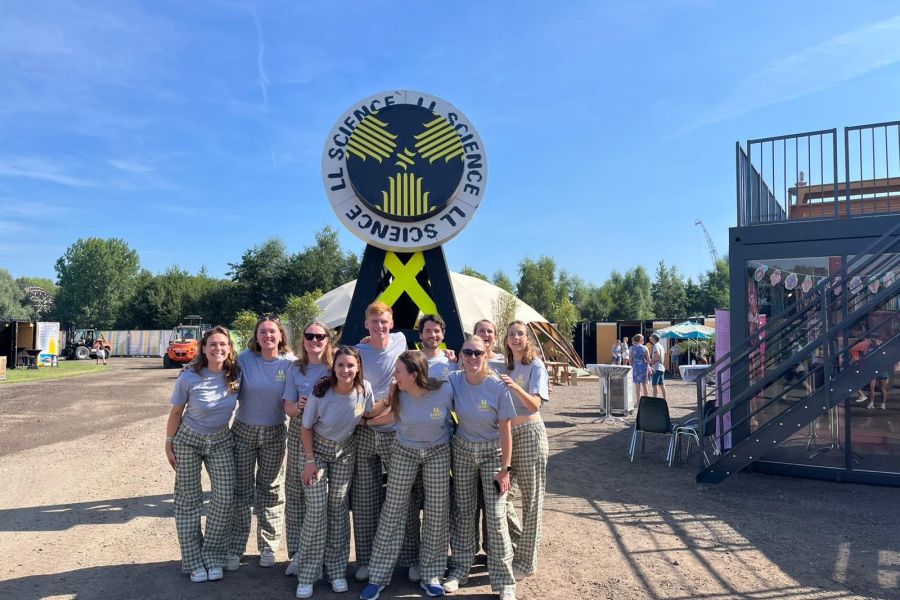 BioClock team bij Lowlands Science 2025